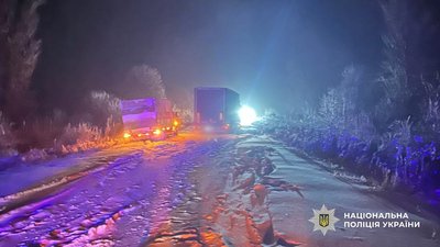 Автомобілі, які застрягли в заметах 