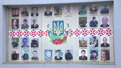 У Херсоні відбулась поминальна панахида за воїнами, які загинули 2020 року на сході України У Херсоні відбулась поминальна панахида за воїнами, які загинули 2020 року на сході України