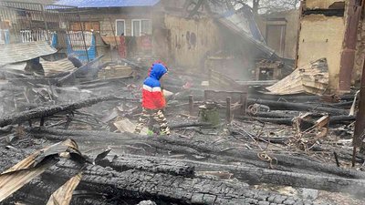 Будинок, магазин, лазня, гараж і майстерня горіли на території приватного господарства на Закарпатті