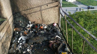 Рівненщина: загорівся балкон на останньому поверсі, експерти з'ясовують причину Рівненщина: загорівся балкон на останньому поверсі, експерти з'ясовують причину