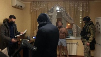 Поліція затримала підозрюваних у підпалі автівки підприємця у Броварах Поліція затримала підозрюваних у підпалі автівки підприємця у Броварах