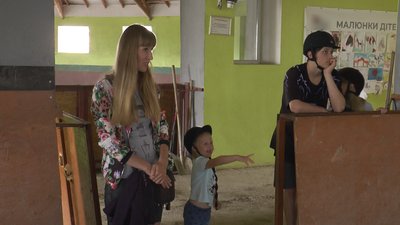 Працівники центру "Я — Маріуполь" у Франківську організували кінні прогулянки для маріупольців Працівники центру "Я — Маріуполь" у Франківську організували кінні прогулянки для маріупольців
