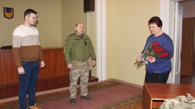 На Полтавщині дружина загиблого на війні бійця отримала орден чоловіка