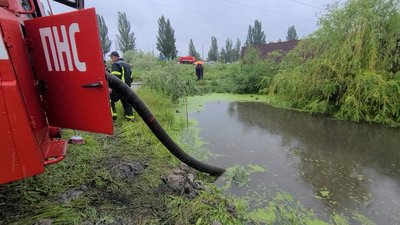 На ранок 13 червня у Дніпрі підтоплені 85 подвір'їв та 16 будинків На ранок 13 червня у Дніпрі підтоплені 85 подвір'їв та 16 будинків