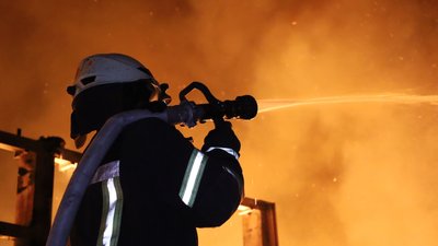 Російські окупанти 23 грудня обстріляли Дворічну на Харківщині: пошкоджений будинок та гаражі