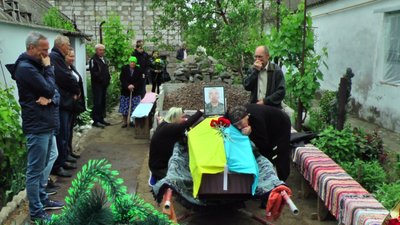 Загинув під час виконання бойового завдання: у селі на Миколаївщині попрощалися із загиблим військовим Загинув під час виконання бойового завдання: у селі на Миколаївщині попрощалися із загиблим військовим
