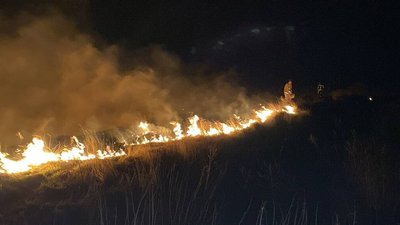 Рятувальники Сумщини протягом дня сім разів гасили загоряння сухої рослинності Рятувальники Сумщини протягом дня сім разів гасили загоряння сухої рослинності