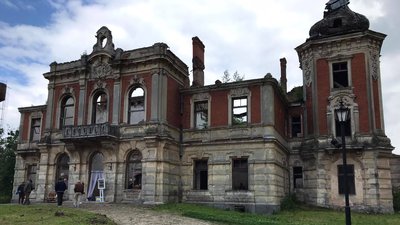 Туристичний сезон у Тартакові. На Львівщині збирають гроші на реставрацію замку Туристичний сезон у Тартакові. На Львівщині збирають гроші на реставрацію замку