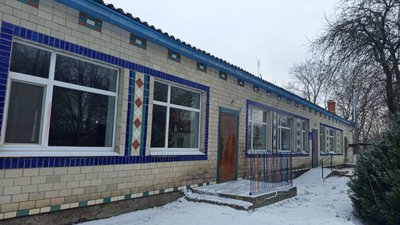 У селі Денисівка на Полтавщині усунули наслідки вандалізму в дитячому садку: коли запрацює