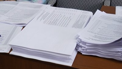 Дільничним виборчим комісіям Миколаєва видали бюлетені Дільничним виборчим комісіям Миколаєва видали бюлетені