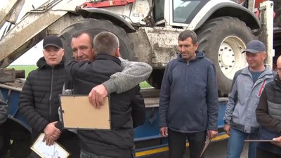 Подякували бульдозеристам: бригада з Рівненщини допомагала укріплювати захист Запоріжжя