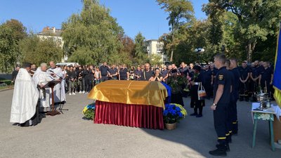 Прощання з Дмитром Цисем, який розміновував території на Донеччині Прощання з Дмитром Цисем, який розміновував території на Донеччині