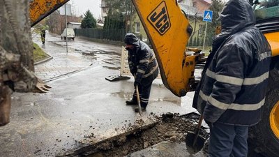 Ремонтна бригада "Львівводоканалу" на вул. Лук’яна Кобилиці