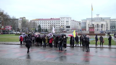 Херсонці вшосте мітингували проти підвищення тарифів на комунальні послуги Херсонці вшосте мітингували проти підвищення тарифів на комунальні послуги