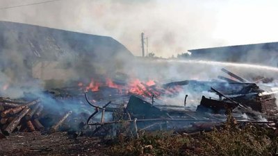 На Чернігівщині через дитячі пустощі з вогнем згоріли декілька будинків та авто