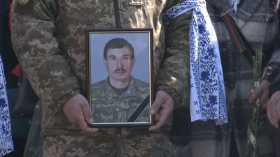 "Поводилися як справжні герої". У Конотопі на Сумщині поховали шістьох бійців територіальної оборони "Поводилися як справжні герої". У Конотопі на Сумщині поховали шістьох бійців територіальної оборони