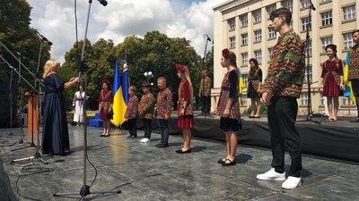 Ансамбль ужгородської музичної школи імені Чайковського "Перлинка" Ансамбль ужгородської музичної школи імені Чайковського "Перлинка"