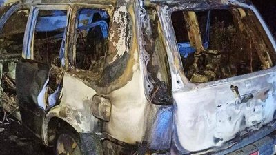 На Чернігівщині вщент згорів позашляховик На Чернігівщині вщент згорів позашляховик