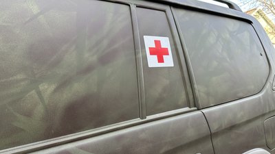 Миколаївські волонтери переробляють автомобілі для евакуації бійців з лінії фронту Миколаївські волонтери переробляють автомобілі для евакуації бійців з лінії фронту