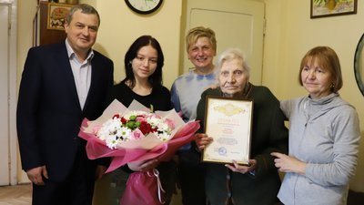 Оптимізм — запорука довголіття: жителька Ужгорода Олександра Іванова відзначила 100-річний ювілей Оптимізм — запорука довголіття: жителька Ужгорода Олександра Іванова відзначила 100-річний ювілей