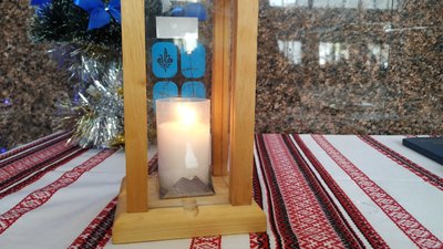 У Франківську на залізничному вокзалі пластунам передали Вифлеємський вогонь У Франківську на залізничному вокзалі пластунам передали Вифлеємський вогонь