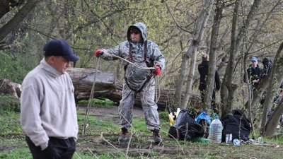 У Житомирі провели акцію #Чистийдень, в ході якої прибрали сміття на Замковій горі У Житомирі провели акцію #Чистийдень, в ході якої прибрали сміття на Замковій горі