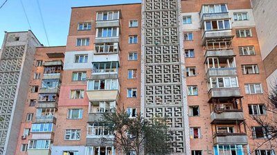 У багатоповерхівці повилітали шибки внаслідок атаки РФ