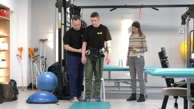 Не міг ходити й говорити: військовий з Одеси проходить реабілітацію у Львові