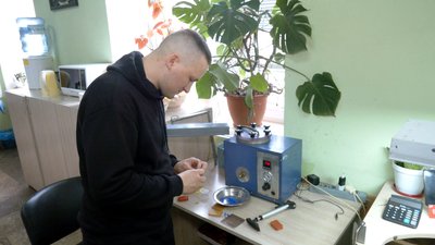 Процес виготовлення прикрас із відстріляних гільз Процес виготовлення прикрас із відстріляних гільз