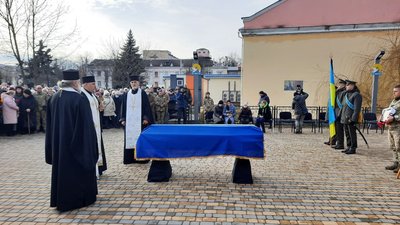 На Житомирщині попрощалися з військовослужбовцем Ігорем Тичиною, який загинув від кулі снайпера На Житомирщині попрощалися з військовослужбовцем Ігорем Тичиною, який загинув від кулі снайпера