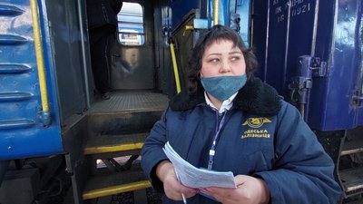 "Наші собаки тримають нас у тонусі". Короткі історії з вокзалу під час евакуації "Наші собаки тримають нас у тонусі". Короткі історії з вокзалу під час евакуації