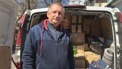 Полтавець Сергій Лукашов доставляє гуманітарні вантажі з-за кордону Полтавець Сергій Лукашов доставляє гуманітарні вантажі з-за кордону