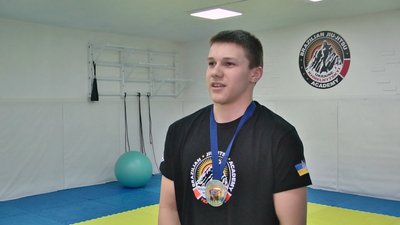 Хмельничанин Михайло Смолінський здобув золоту медаль на чемпіонаті Європи з джиу-джитсу Хмельничанин Михайло Смолінський здобув золоту медаль на чемпіонаті Європи з джиу-джитсу