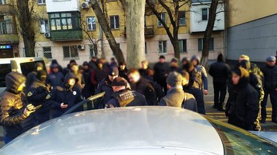 В Одесі затримали осіб, яких підозрюють в організації пограбувань, використовуючи клофелін