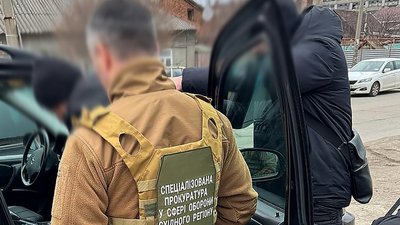 У Запоріжжі чоловік продавав авто призначені  для ЗСУ