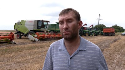 Переповнені минулорічним врожаєм зерносховища на півночі Чернігівщини: як вивезти зерно з-під кордону з РФ Переповнені минулорічним врожаєм зерносховища на півночі Чернігівщини: як вивезти зерно з-під кордону з РФ