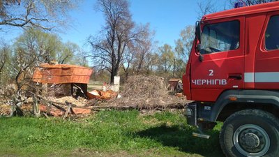 Зруйновані будинки у селі Терехівка, що під Черніговом Зруйновані будинки у селі Терехівка, що під Черніговом