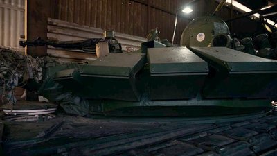 "Російський ленд-ліз". На Донеччині військові лагодять трофейні танки окупантів "Російський ленд-ліз". На Донеччині військові лагодять трофейні танки окупантів