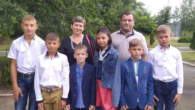 На Вінниччині родина, що виховує прийомних дітей організувала волонтерський штаб допомоги ЗСУ
