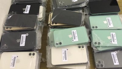 Мешканець Львівщини намагався нелегально ввезти в Україну 243 смартфони