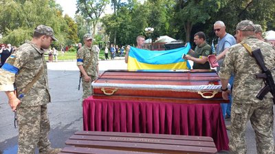У Полтаві попрощалися із 18-річним Максимом Краснокутським, який загинув на війні У Полтаві попрощалися із 18-річним Максимом Краснокутським, який загинув на війні