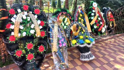 У Сумах попрощалися із загиблим військовим Денисом Педченком У Сумах попрощалися із загиблим військовим Денисом Педченком