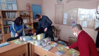 Волонтери Тернопільщини та Хмельниччини передали допомогу військовим Волонтери Тернопільщини та Хмельниччини передали допомогу військовим