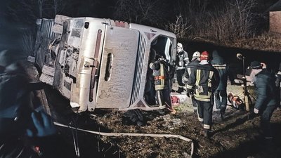 На Тернопільщині перекинувся автобус На Тернопільщині перекинувся автобус