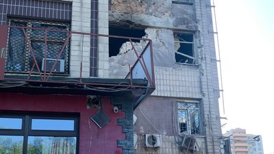 У Києві уламок БПЛА влучив у будівлю товариства сліпих, загинула людина У Києві уламок БПЛА влучив у будівлю товариства сліпих, загинула людина