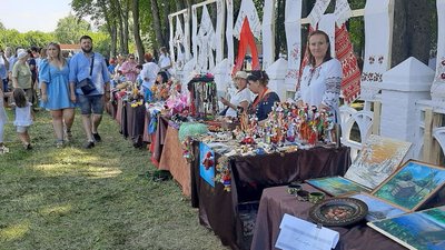 Реконструкція побуту та їжі козаків 17 століття: на Сумщині стартував фестиваль "Козацький родослав"