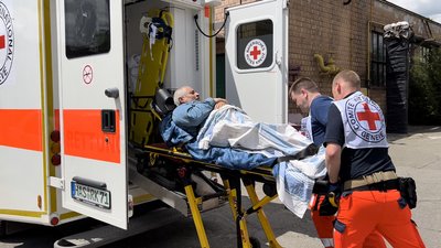 Житель Миколаївщини, який потрапив під обстріл, проходитиме реабілітацію в Одесі