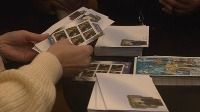 В одні руки продавали лише один комплект. В одні руки продавали лише один комплект.