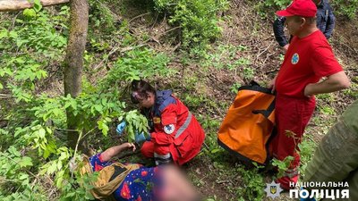 70-річна бабуся впала у яр на Одещині