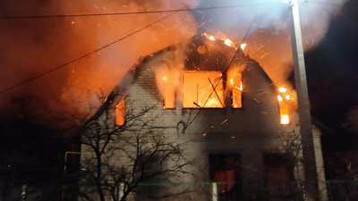 На Дніпропетровщині під час пожежі врятували чоловіка На Дніпропетровщині під час пожежі врятували чоловіка